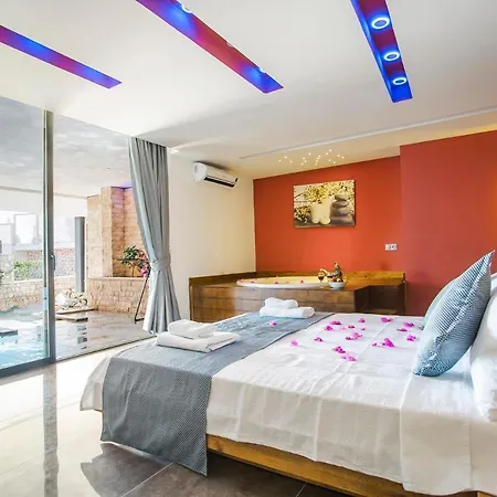 Tarz Isolated Heated Pool Honeymoon