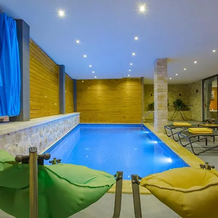 Tarz Isolated Heated Pool Honeymoon *