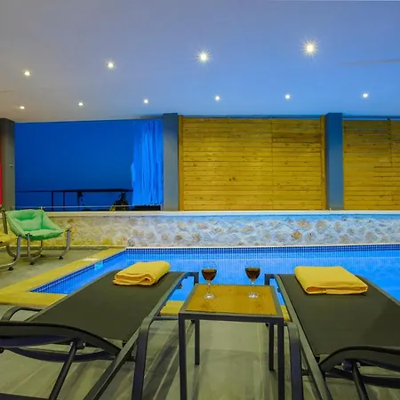 Tarz Isolated Heated Pool Honeymoon *